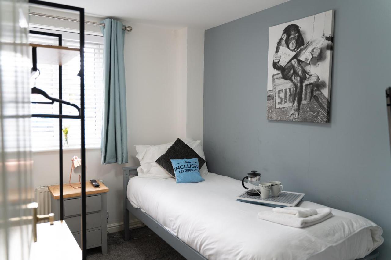 3 Smart Tvs, Sleeps 3, Van Parking, Fast Wifi Corby Exterior photo